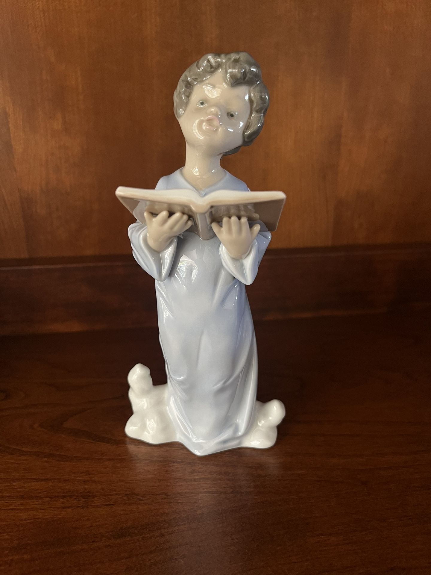 Lladro’ Angelic Voice, retired 