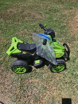 Toddler quad with charger wotks great
