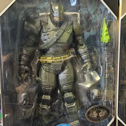 Batman DC Multiverse - Battle Damage Armor (McFarlane Platinum Edition Exclusive Version)