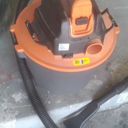 Rigid Vacum . With Batteries. 