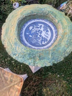 Bird bath with square column