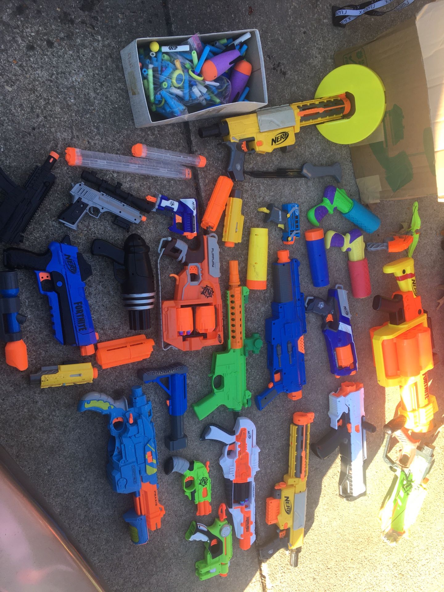 Nerf guns with ammo and accessories All go for only $100 firm
