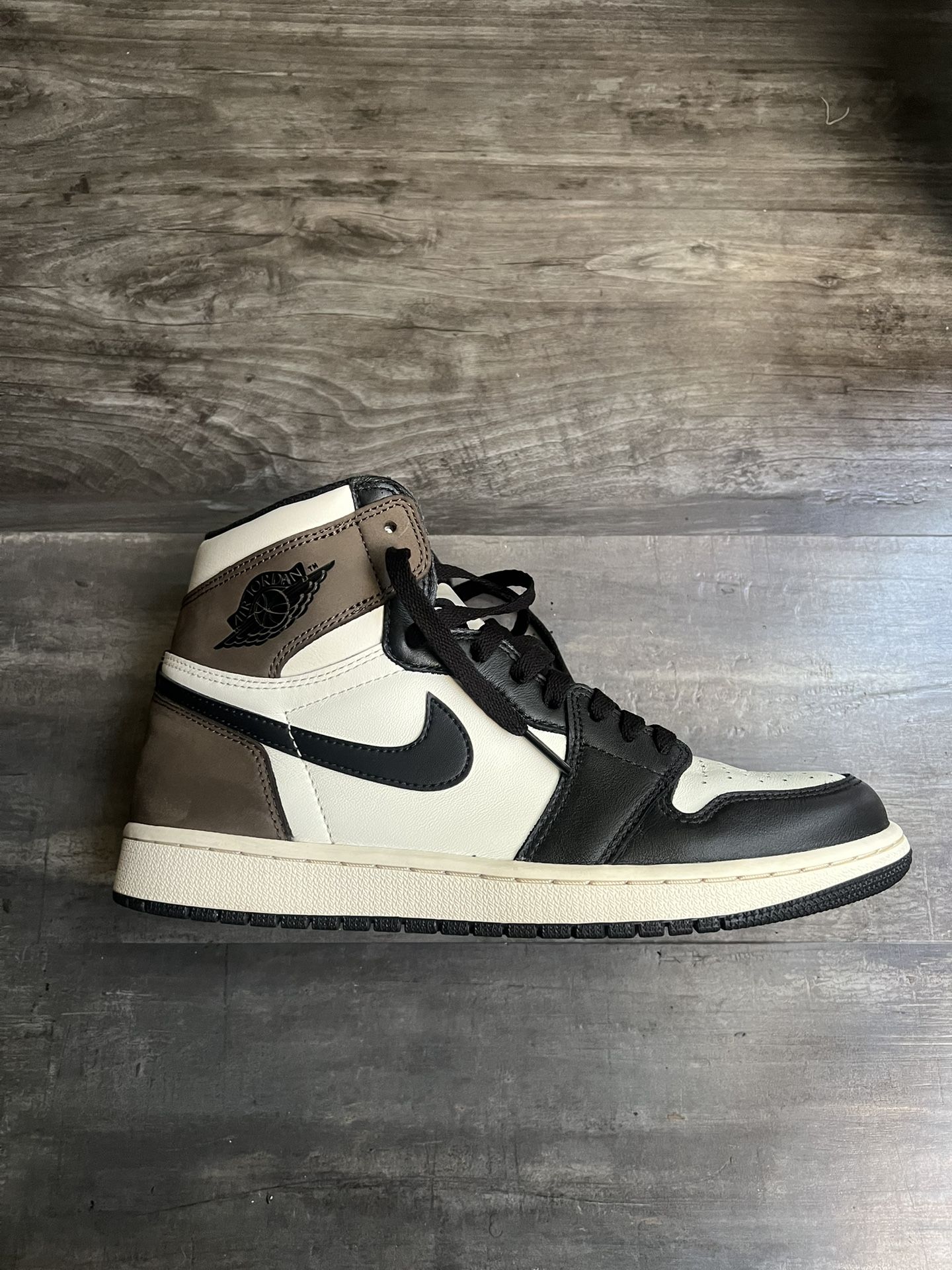 Nike Air Jordan 1 Retro Sail Moacha Size 9.5