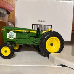 John Deer 2640 Field Of Dreams Model Tractor Toy