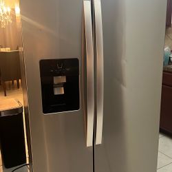 Whirlpool Refrigerator 