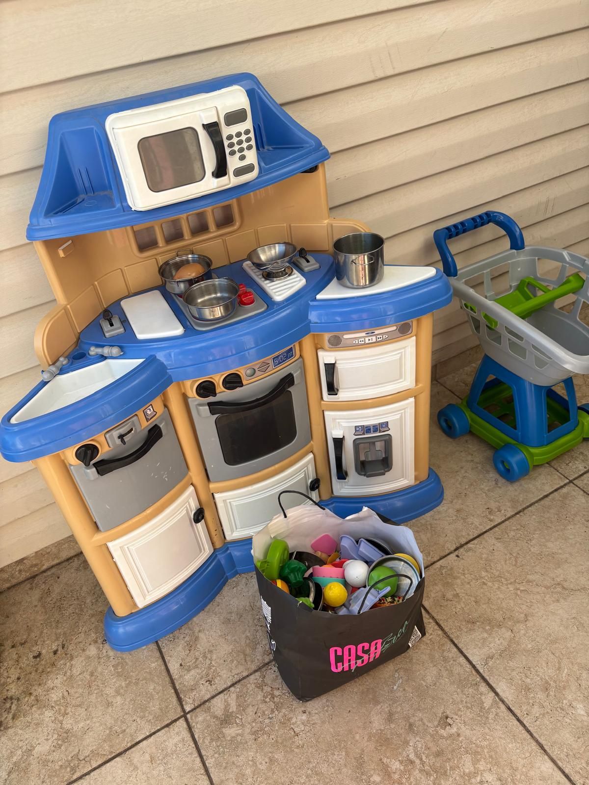 Little Play Kitchen With Play Food And Accesories