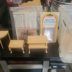 Doll House Miniatures  