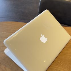 Apple MacBook Pro 13” Intel Core 2 Duo Processor 6GB DDR3 Ram 250GB HARD DRIVE STORAGE $100