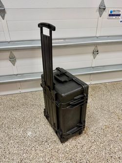 Pelican 1560 Rolling Case With Wheels
