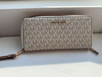 Michael Kors Jet Set Wallet – New with Tags