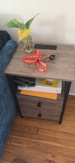 2 Nightstands