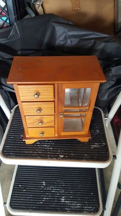 Jewelry box