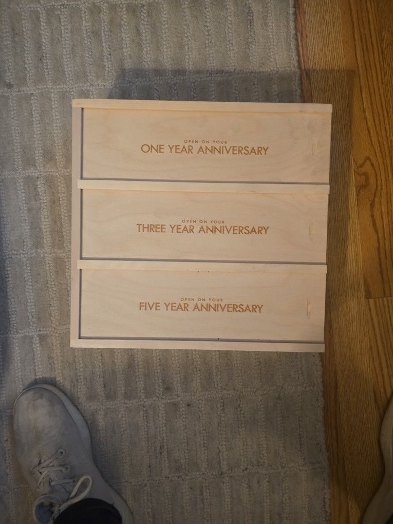 Classic Trio Anniversary Wine Box
