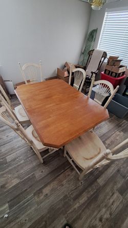Expandable Farmhouse Table w/ 6 chairs