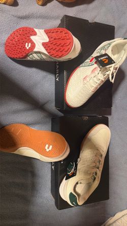 Soccer shoes