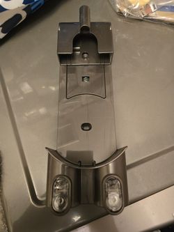 Dyson V6 Vacuum With Accessories And Wall Mount