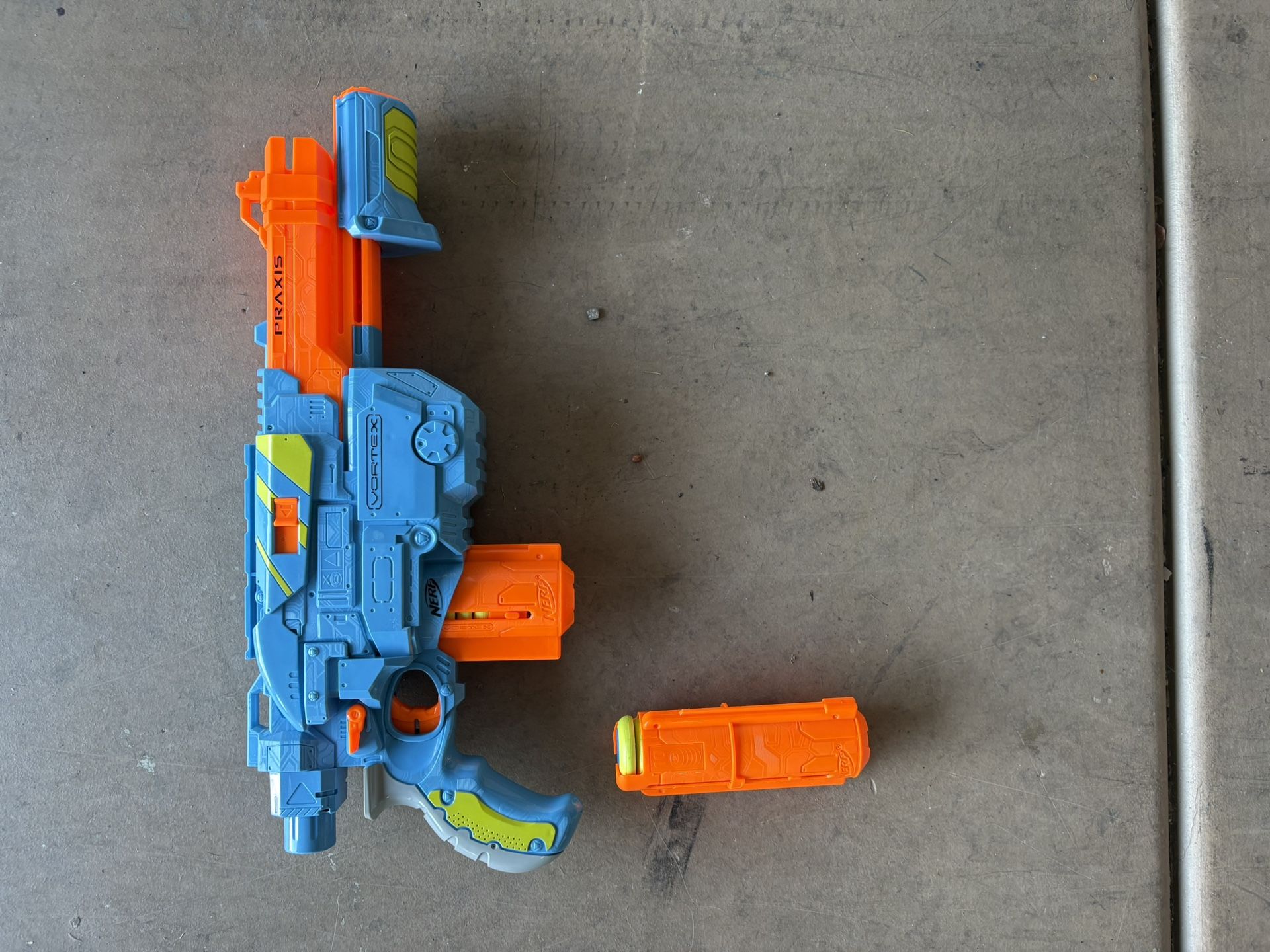 Nerf Gun (Bullets Included)