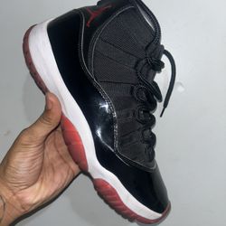 Air Jordan 11 Bred SIZE 9.5