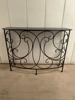 Entrance table