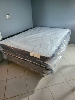 NEW FULL-SIZE MATTRESS AND BOX SPRING