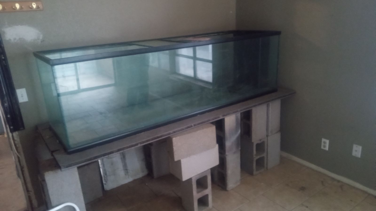 7 Ft Tank For Sale Best Offer Must Be Serious,And Pick It Up.. So Bring Help