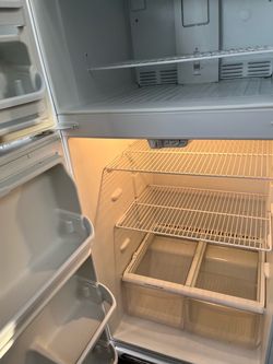 Top-Freezer Refrigerator White