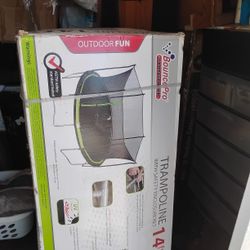 14' Trampoline w/Safety Enclousure