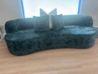 Eliseo boneless sofa 94.5”W with to throw pillows