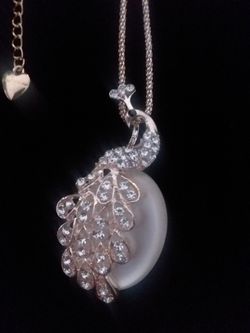 Beautiful! Betsey Johnson Large Gold & Pearlescent Peacock Charm w/Free Chain