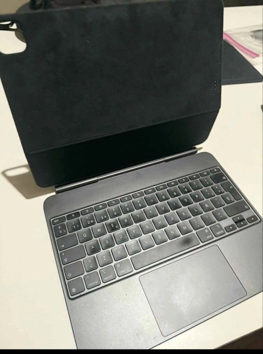 Apple Magic keyboard For iPad 13 M4