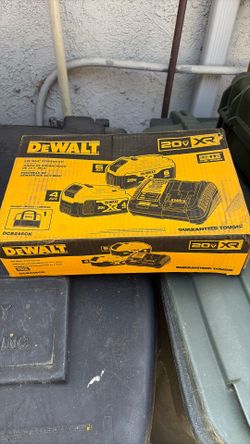 Dewalt 6ah 4ah + Charger Brand New In Box