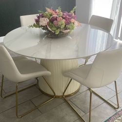 DINING TABLE AND 4 CHAIRS SET