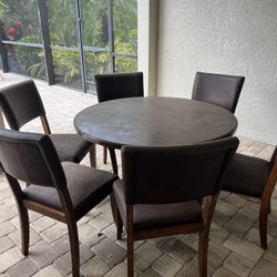 Round Dinning Table with 6 Chairs 