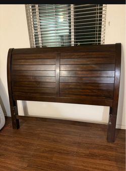 Free queen bed with six drawers
