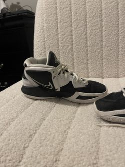 Nike Kyrie Infinity TB volleyball/basketball shoes 