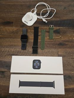 Apple Watch SE with Extra Bands and Charger