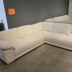  Chaise Sectional 