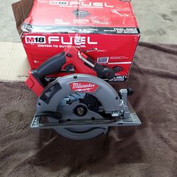 Milwaukee Fuel 7-1/4 Circular Saw