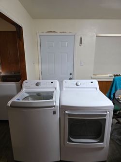 LG WASHER AND DRYER SET BOTH ELECTRIC XL CAPACITY 5.0 CU CLEAN AND DESINFECTED DELIVERY AVAILABLE FOR EXTRA FEE