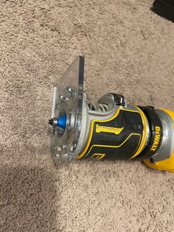 DeWalt DCW600 20V Max XR Brushless Cordless Compact Router with Bit Set