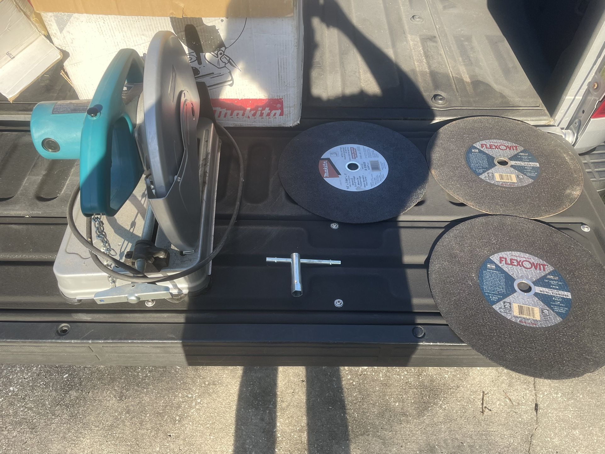 Makita 14in Chop Saw/Cut Off Saw