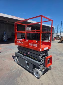 Skyjack Scissor Lift – 19' Lift Height – 32" Wide