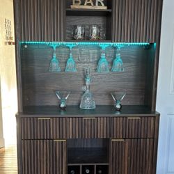 Beautiful bar cabinet for sale in a really good shape. Need a truck or van for transport but I have the dimensions in the Amazon picture. 
