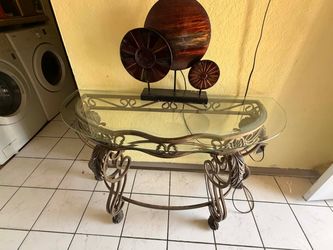 Entrance table