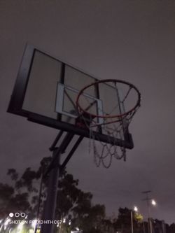 Basketball hoop