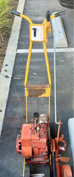 1981 Briggs & Stratton Model 100 Power Trimmer