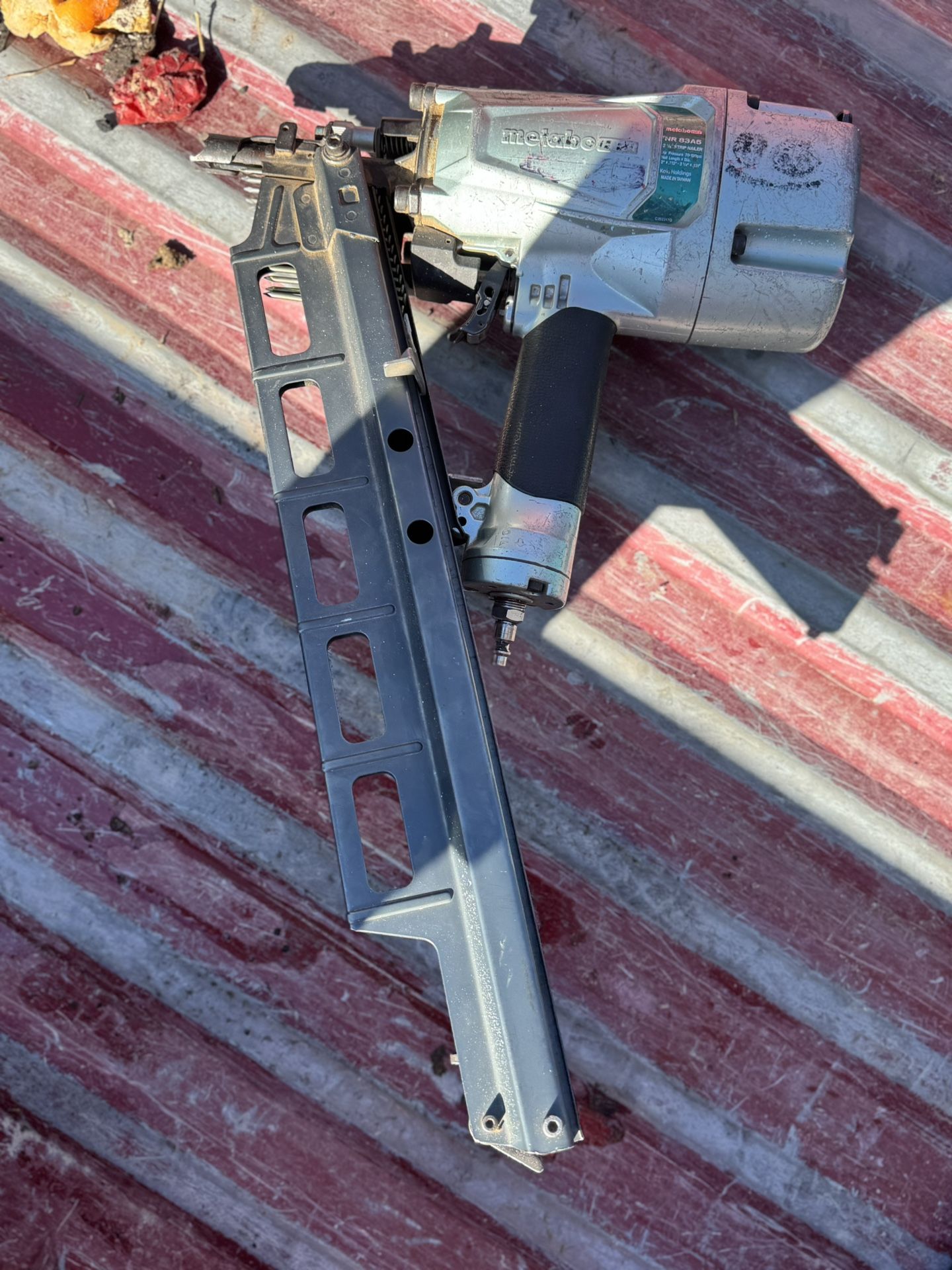Nail gun