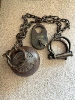 ALCATRAZ PRISON CAST IRON BALL & CHAIN & SAN QUENTIN PRISON LOCK AND KEY (SOLD TOGETHER) $100.00 FIRM