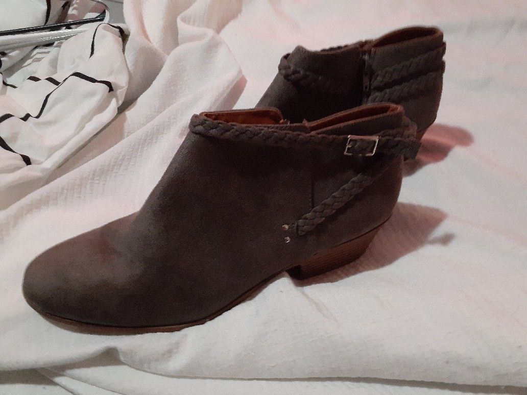 Women's Ankle Boots Size 11 Never Worn