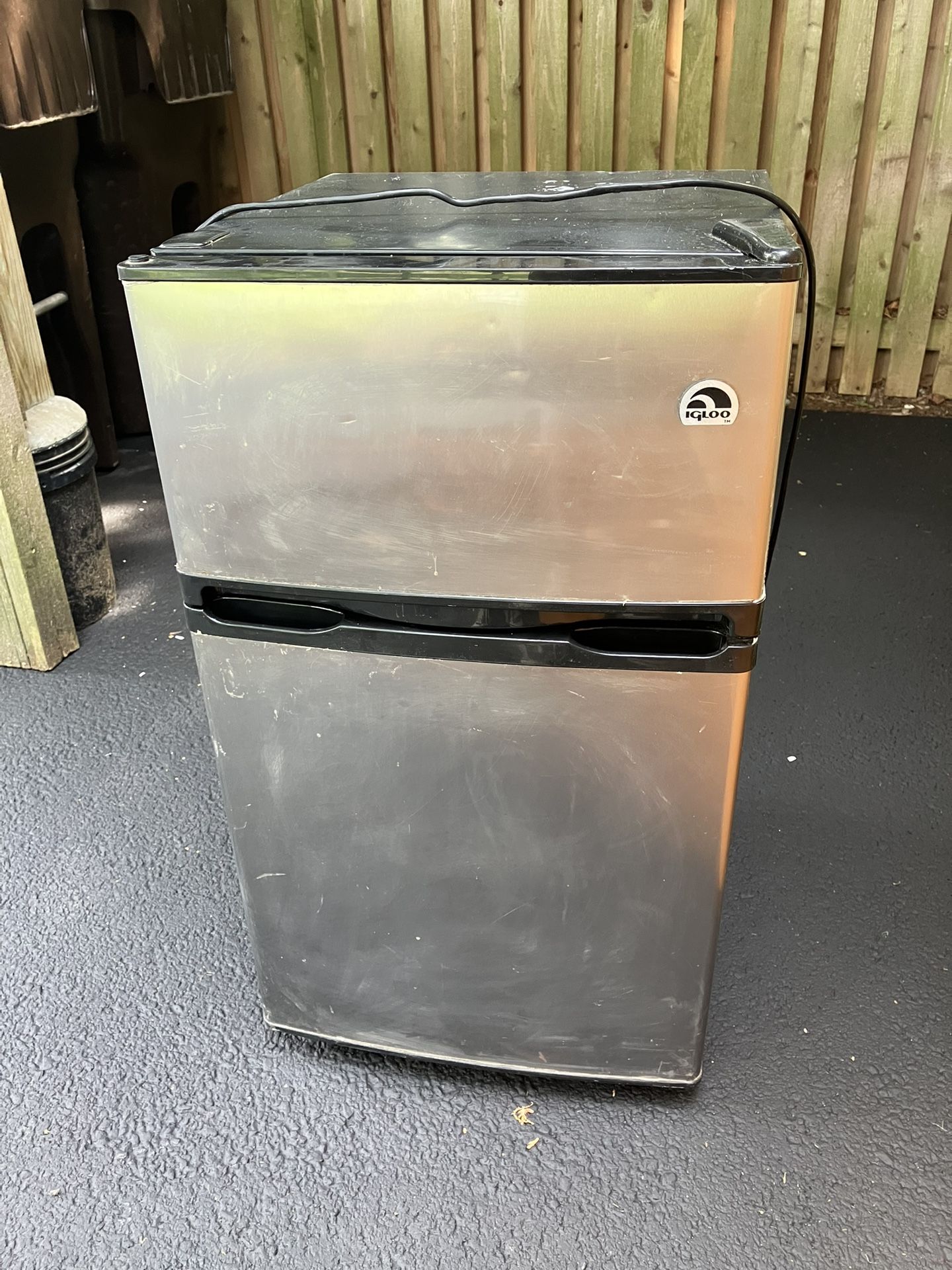 Igloo Mini Fridge